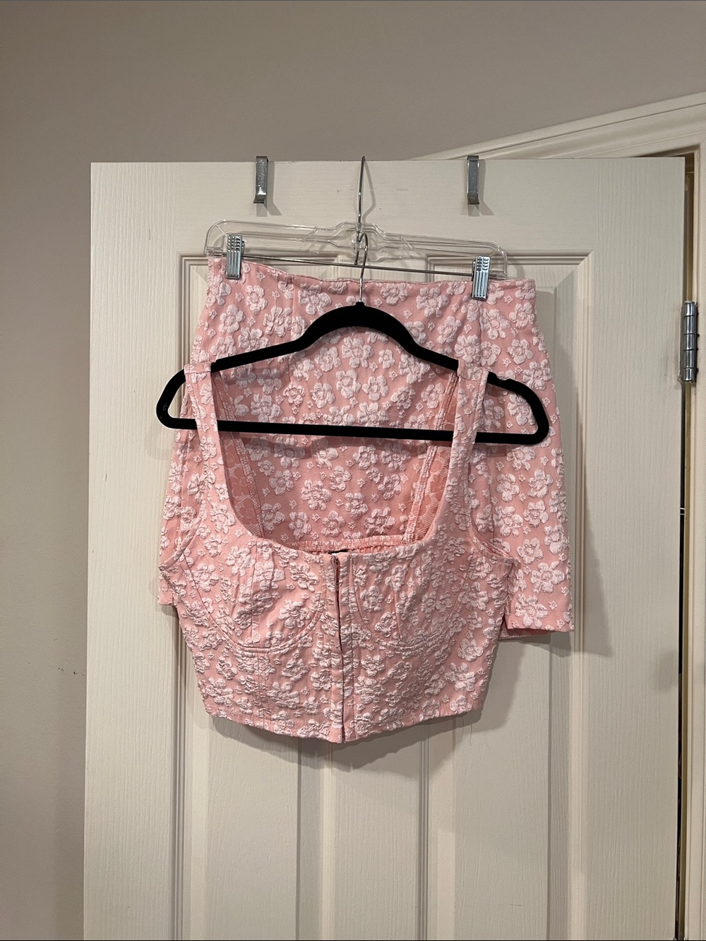 Cute summer outfit with mini skirt and crop top